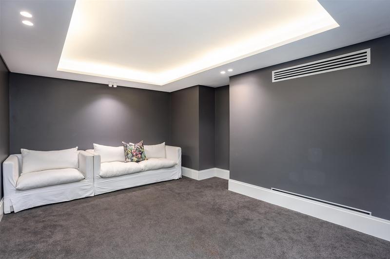 5 Bedroom Property for Sale in Bantry Bay Western Cape